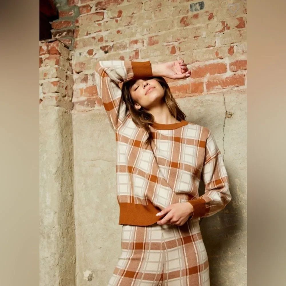 014. SOFT PLAID SWEATER - Picture 7 of 9